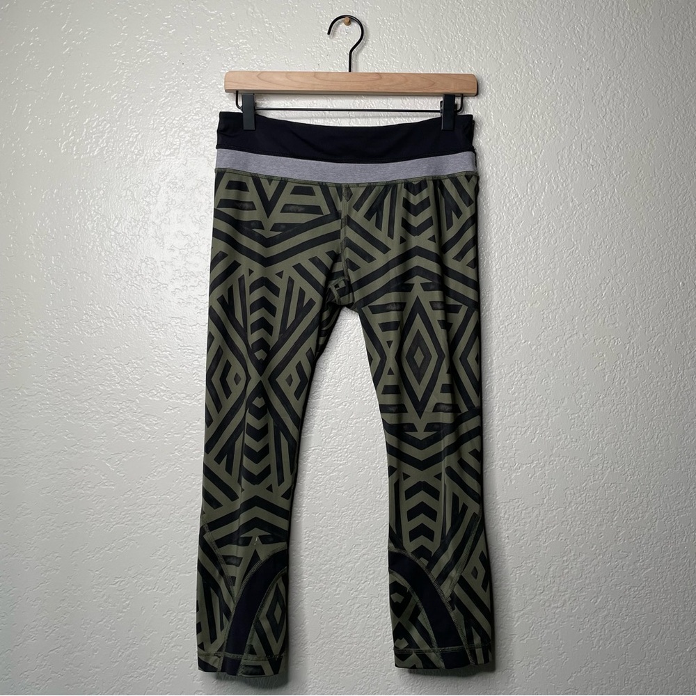 Lululemon Run: Inspire Crop II Leggings Chevron Shuffle Fatigue Green Black - Picture 2 of 11